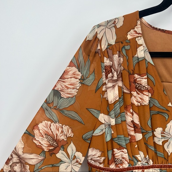 Entro Tan V-Neck Pleated Floral Dress Size Large - Picture 2 of 13